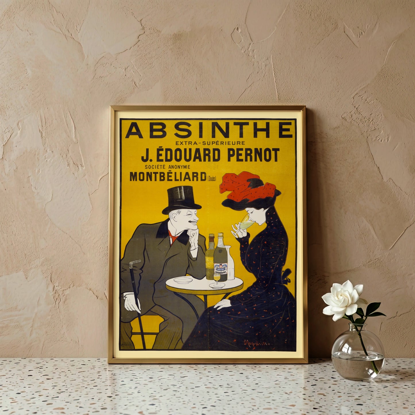 Werbegrafik für Absinthe Pernot mit einer Frau in dunkelblauem Kleid und rotem Hut.