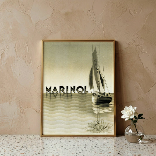 Marinol Vintage Poster mit einem Segelschiff auf sanften Wellen in Sepia.