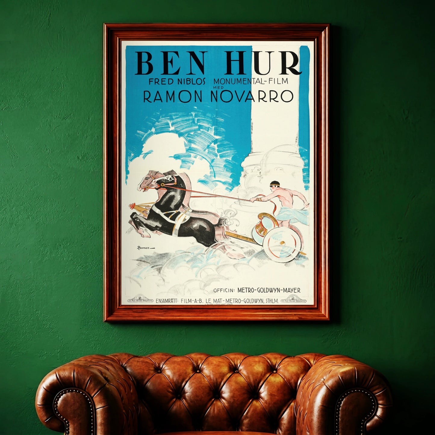 Stilisiertes Filmposter in Blau und Weiß mit schwarzen Pferden im Galopp.