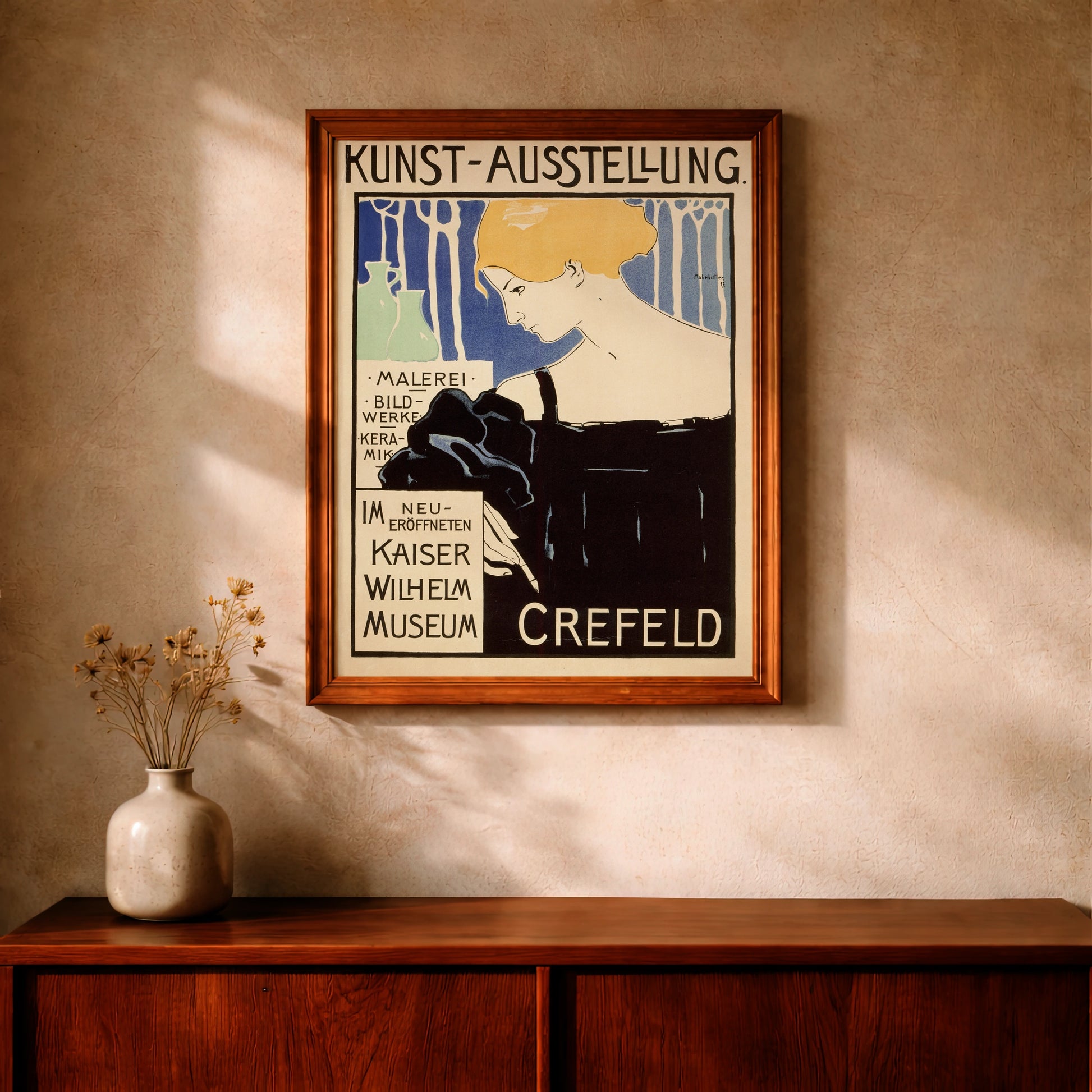 Jugendstil-Plakat von Alfred Mohrbutter zeigt eine Frau im Profil vor blauem Hintergrund für das Kaiser Wilhelm Museum Krefeld.