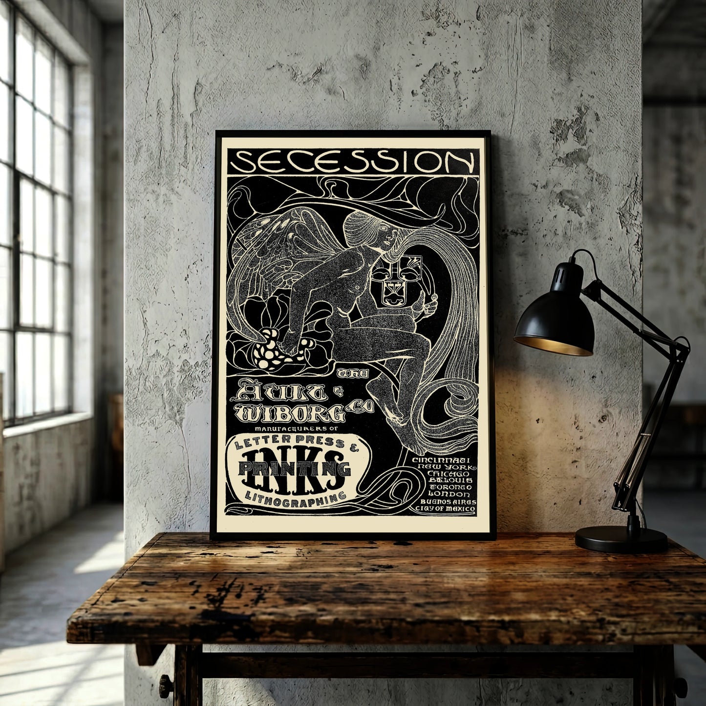 Historisches Werbeposter von Ault & Wiborg im Jugendstil mit einer geflügelten Gestalt und Maske.