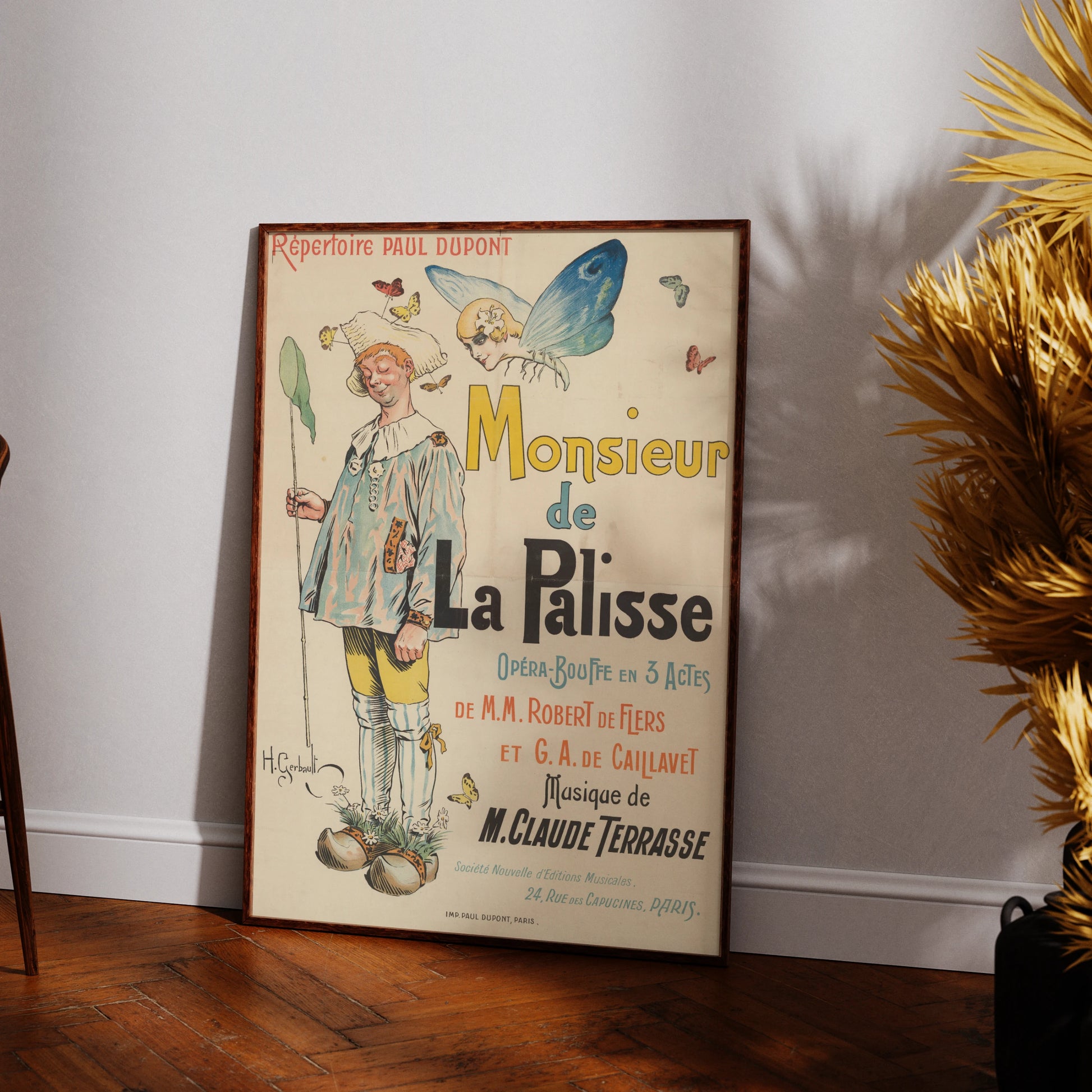 Retro Werbeplakat für eine Pariser Opéra-Bouffe mit kunstvoller gelber und schwarzer Schrift.