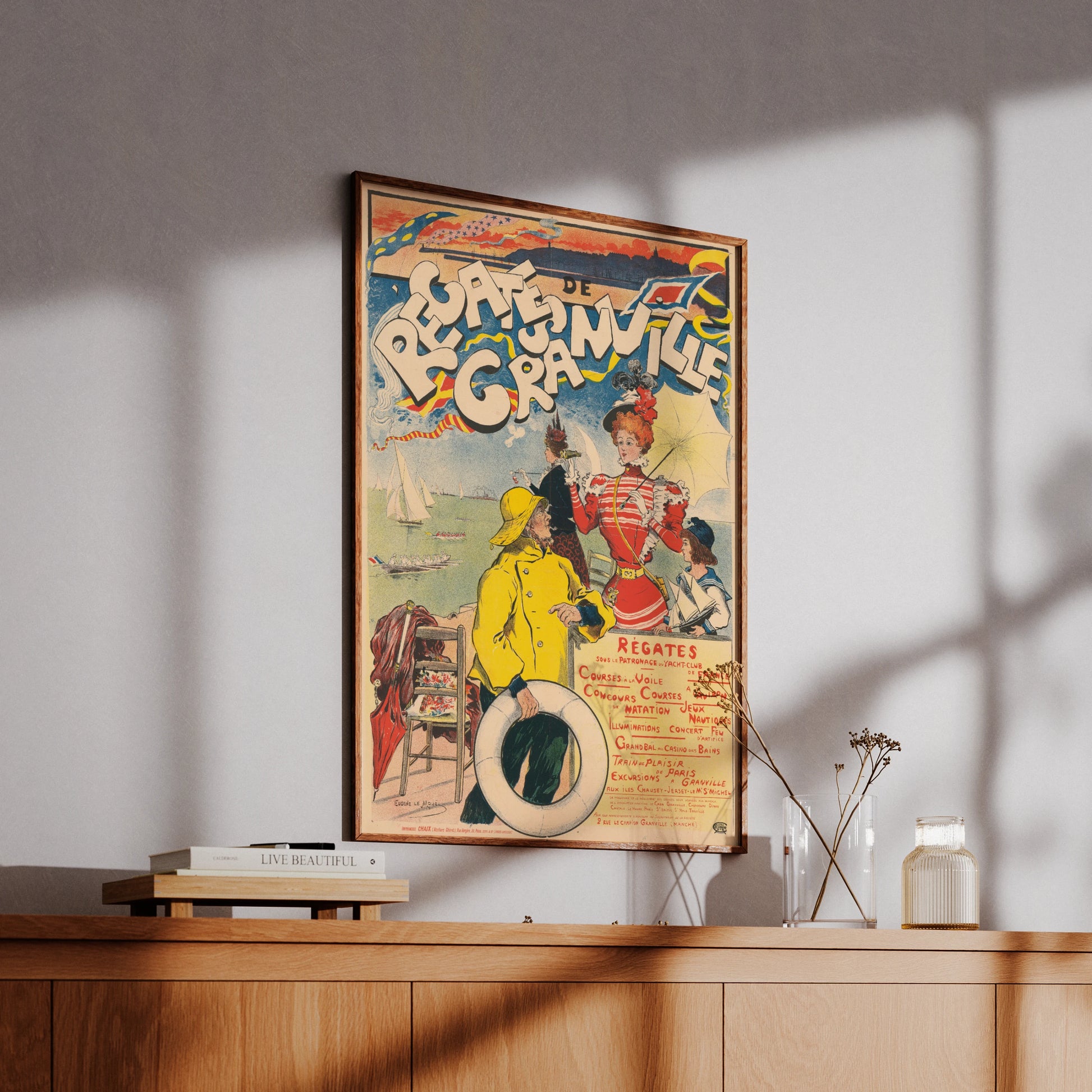 Detailaufnahme der dynamischen Typografie Régates de Granville im Art Nouveau Stil.