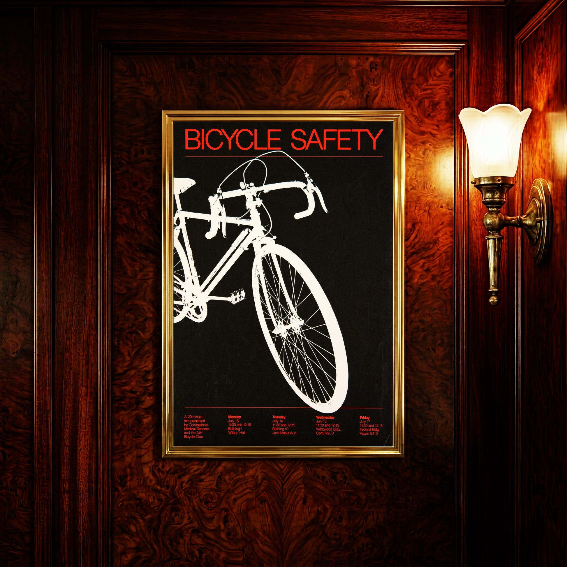 Vintage Poster Bicycle Safety mit weißer Rennrad Silhouette auf schwarzem Hintergrund.