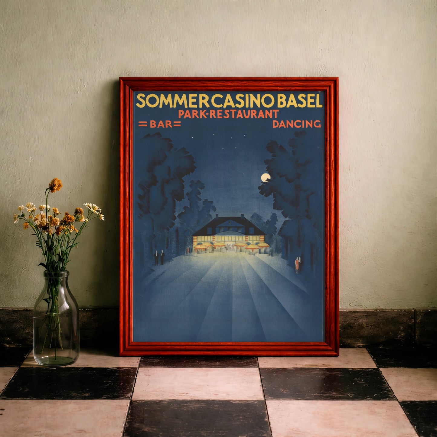 Dunkelblaues Retro-Poster mit leuchtendem Gebäude unter dem Vollmond und stilisierten Bäumen.
