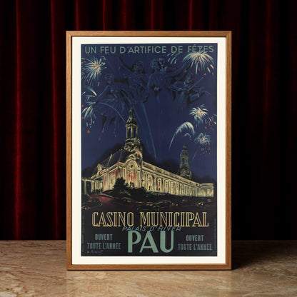 Detaillierte Illustration eines historischen Gebäudes in Pau bei Nacht mit Oldtimern im Vordergrund.