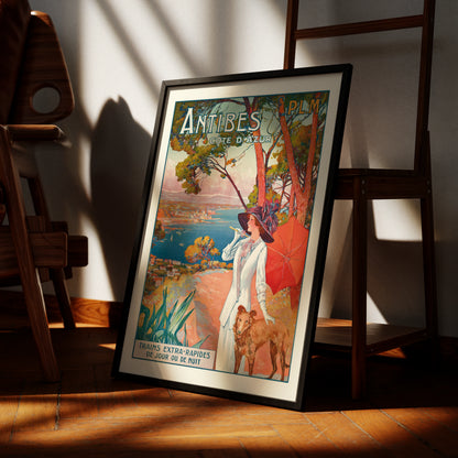 Belle Époque Poster Antibes mit Pinienbäumen und Mittelmeerküste.