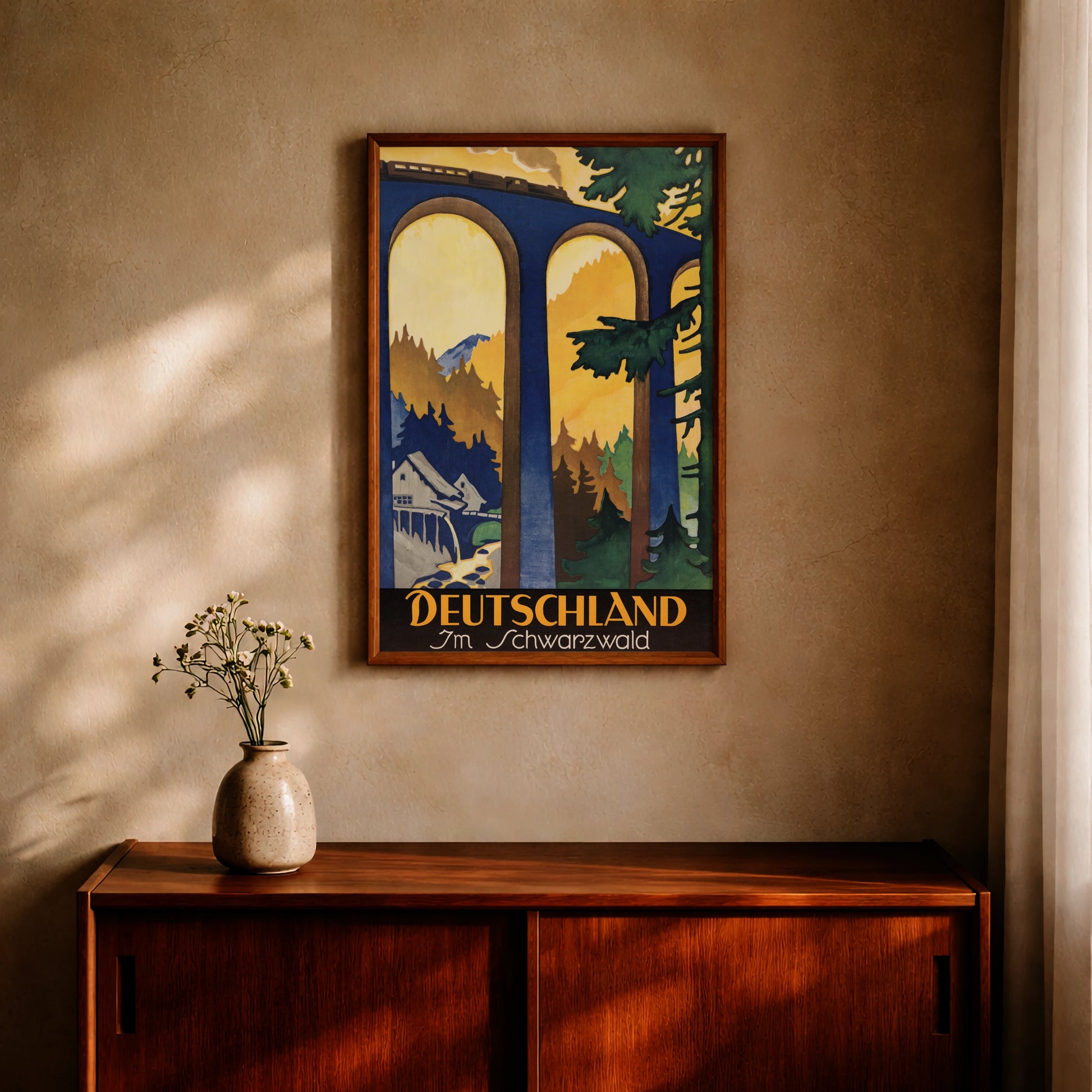 Historisches Deutschland-Plakat mit dem Schriftzug Deutschland im Schwarzwald und moderner Typografie.