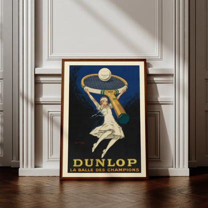 Vintage Dunlop Tennis Poster von 1929 mit einer Tennisspielerin und großem Schläger.