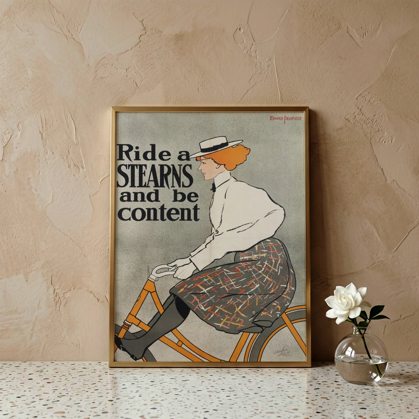 Vintage-Fahrrad-Poster von Edward Penfield aus dem Jahr 1896 mit einer Frau auf einem gelben Rad.