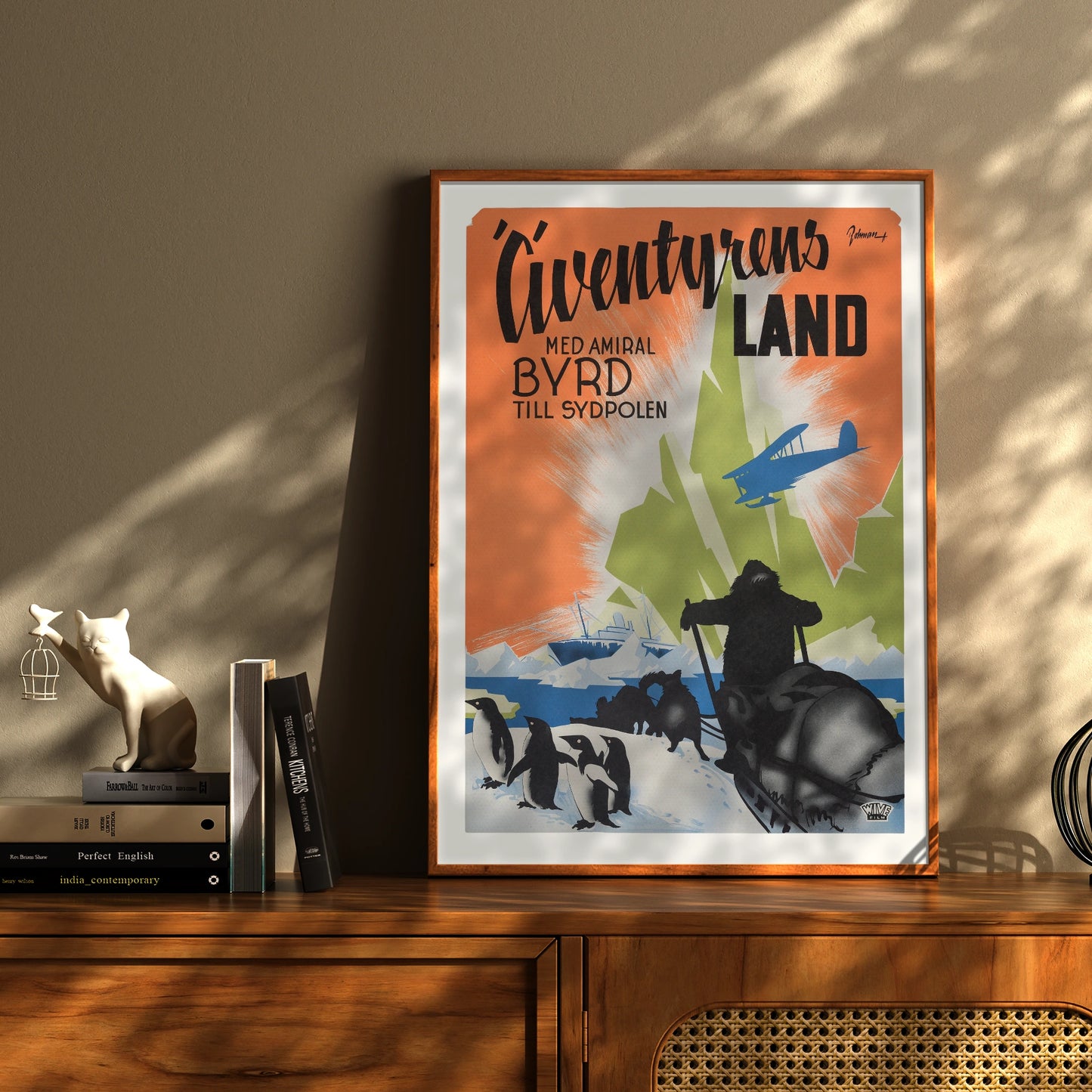 Detailreiche Illustration einer Südpolexpedition mit orange-grünem Hintergrund.