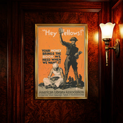 US-Soldat im Ersten Weltkrieg reckt ein Buch hoch, Text 'Hey Fellows!'.