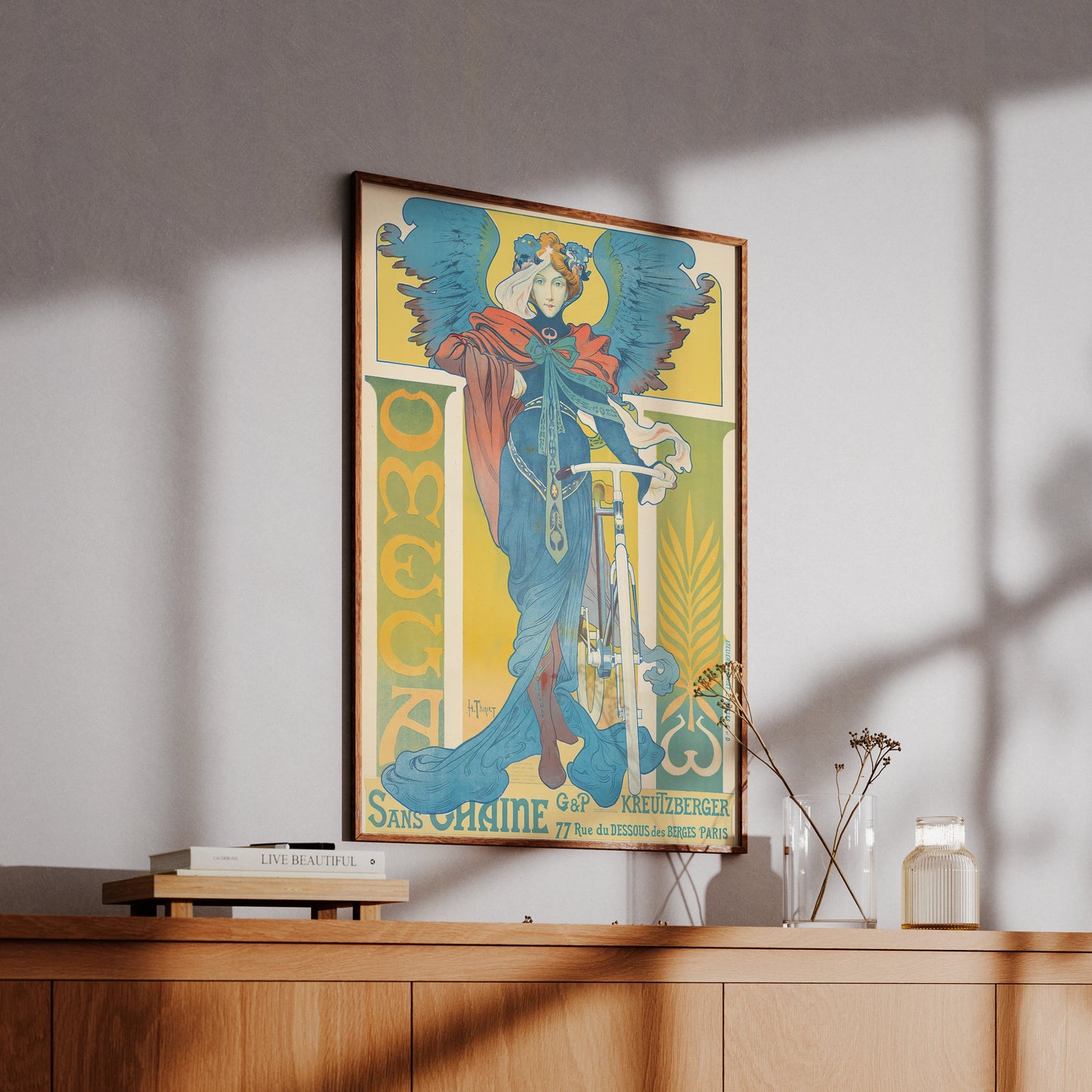 Art Nouveau Grafik mit dekorativen Ornamenten und historischer Typografie.
