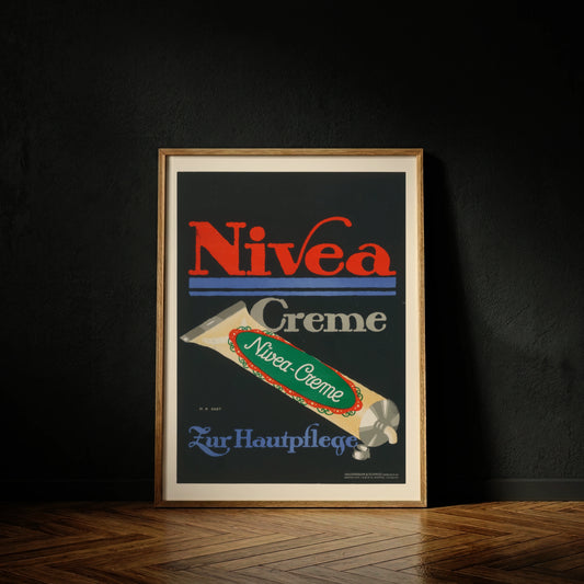 Detailansicht einer gezeichneten Nivea Tube auf einem Klassiker der deutschen Plakatkunst.