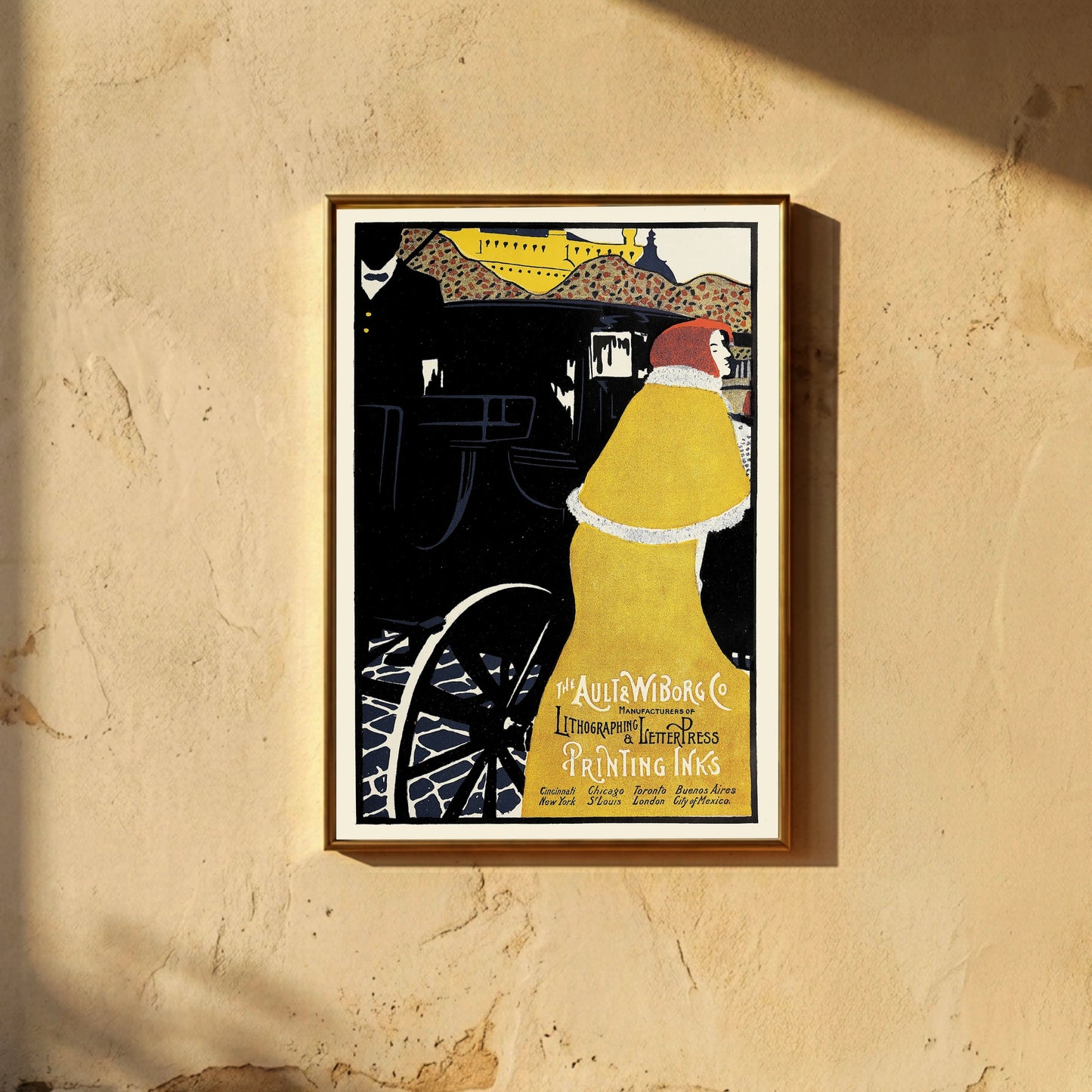 Detailreiches Jugendstil-Plakat für Druckfarben mit schwarzer Silhouette einer Kutsche und gelbem Akzent.