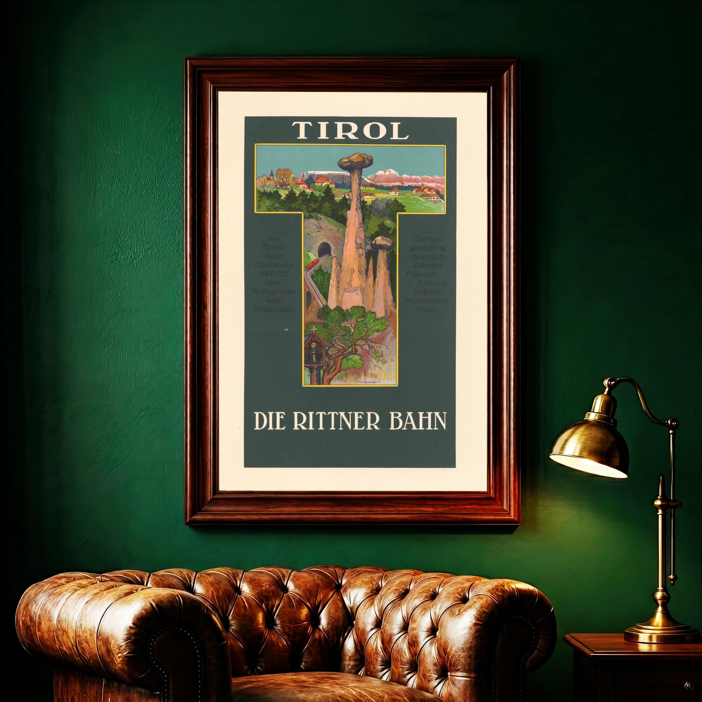 Dunkelgrünes Poster mit großem T-Ausschnitt der die Landschaft am Ritten zeigt.