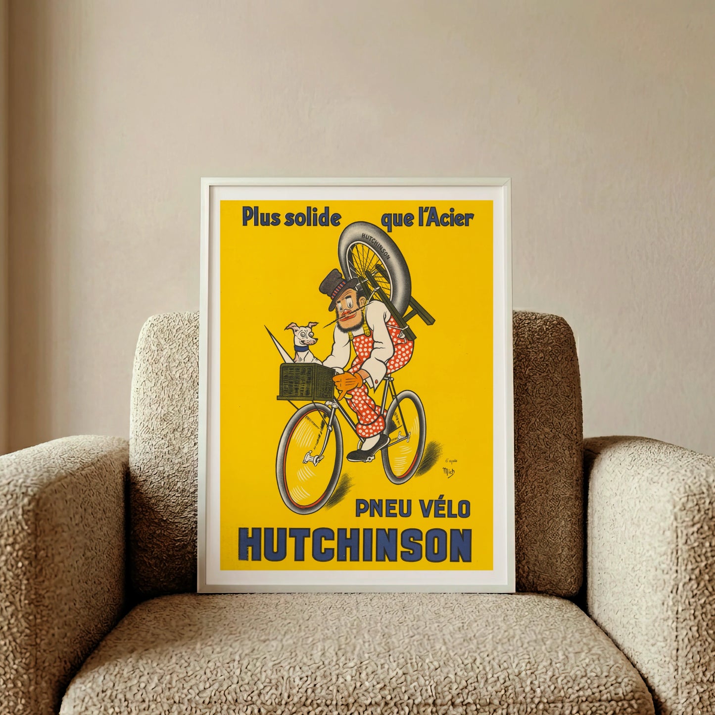 Vintage Werbeplakat für Hutchinson Fahrradreifen mit gelbem Hintergrund und Radfahrer.