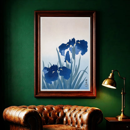 Detailreiche Illustration blauer Irises auf hellem Hintergrund