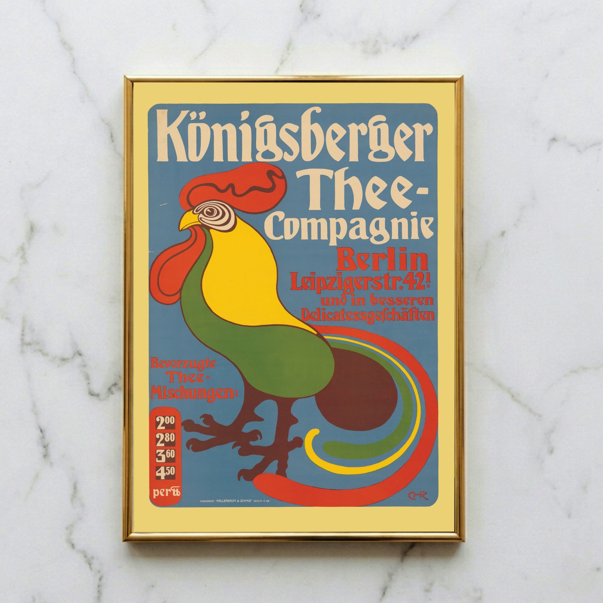 Nahaufnahme der Vintage-Typografie 'Königsberger Thee-Compagnie' auf einem Poster.