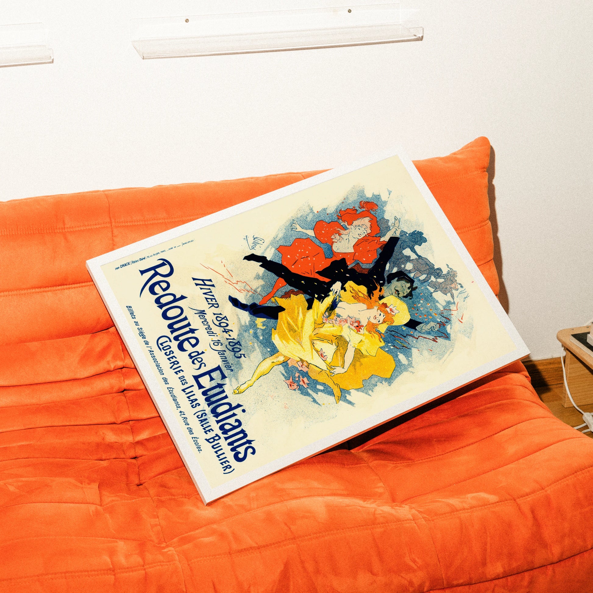 Vintage Poster Redoute des Étudiants von Jules Chéret mit tanzenden Figuren in Gelb und Rot.