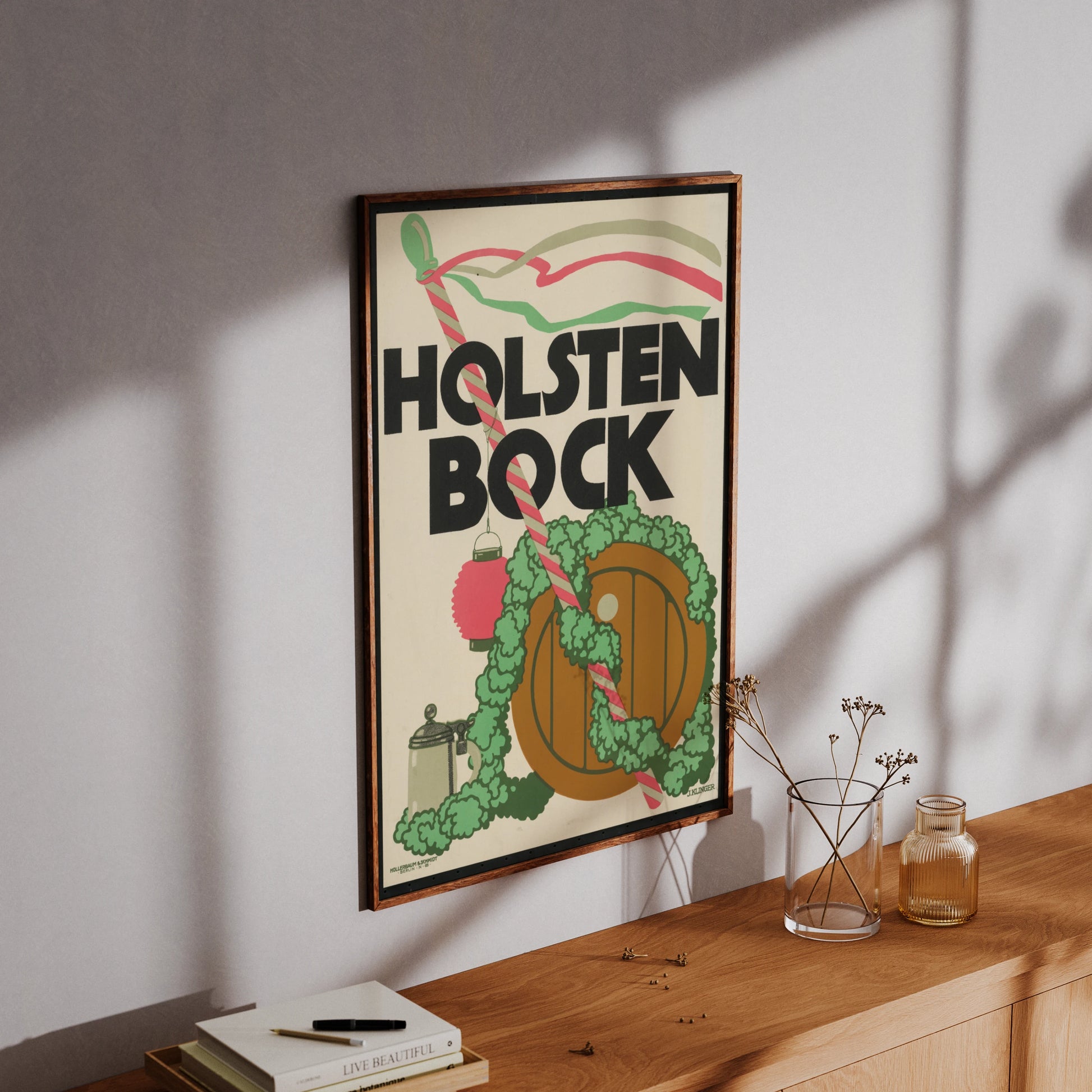 Grafisches Werbeplakat für Holsten Bockbier mit markanter schwarzer Typografie.