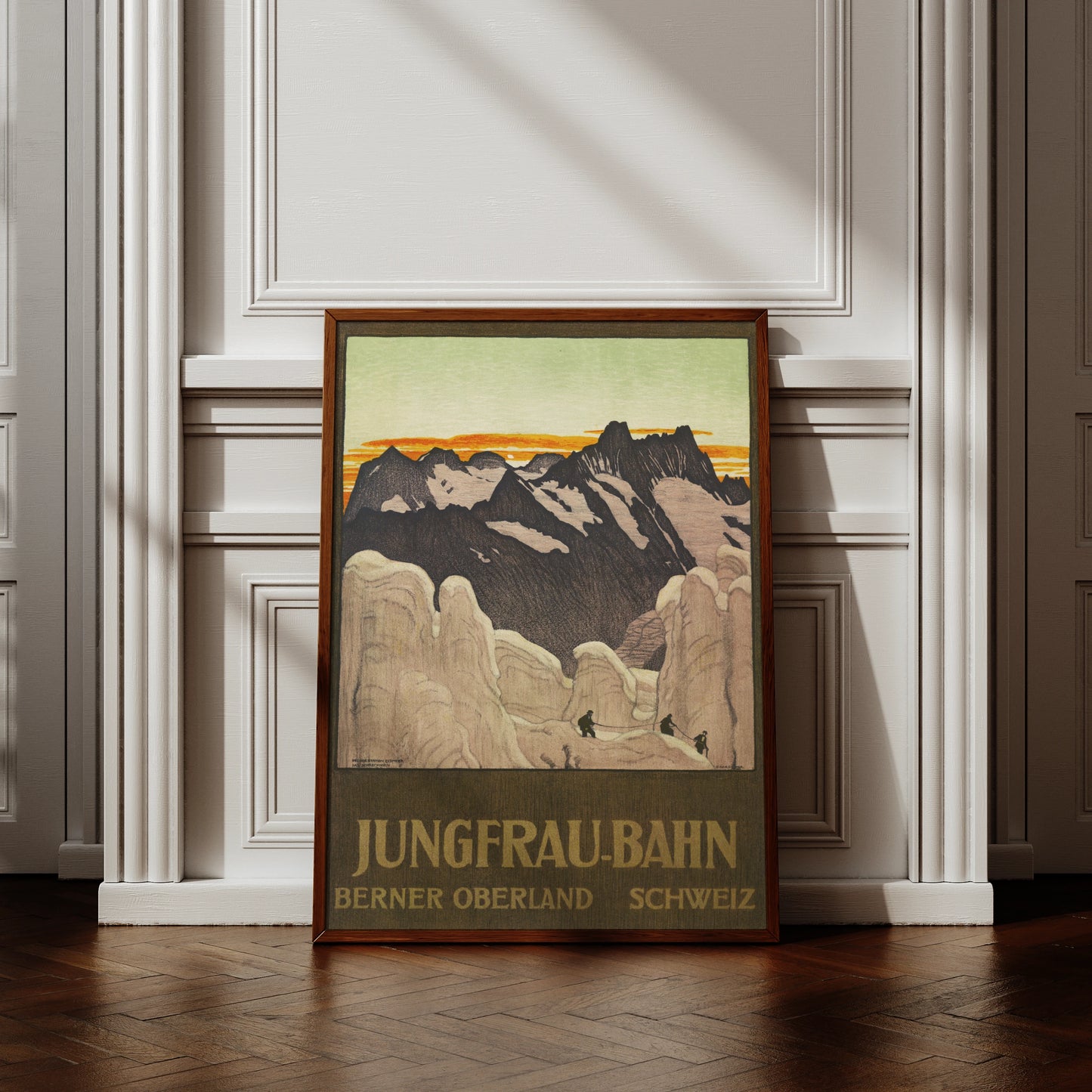 Farblithografie der Jungfrau-Bahn von 1910 mit Bergsteigern im ewigen Eis vor dem Schreckhorn.