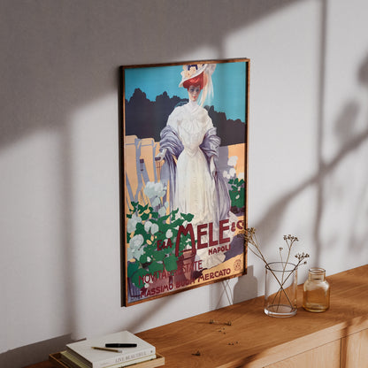 Modeplakat Neapel um 1910 mit weißem Spitzenkleid und Blumen im Vordergrund.