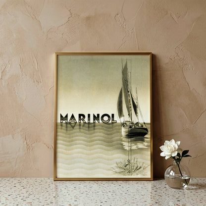 Marinol Vintage Poster mit einem Segelschiff auf sanften Wellen in Sepia.