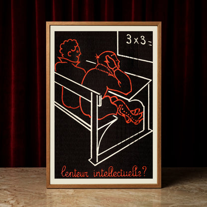 Stilisierte Darstellung von Schülern vor einer Tafel mit der Rechnung 3 mal 3.