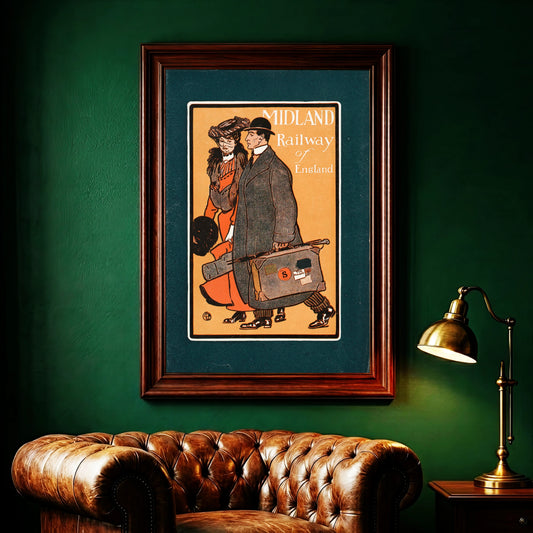 Detailansicht eines Reisekoffers mit Aufklebern auf einem historischen Kunstdruck.