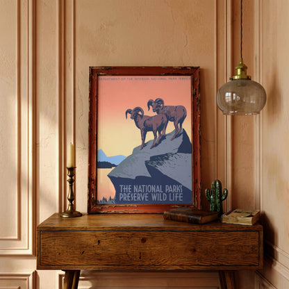 Vintage National Park Poster von 1936 mit zwei Dickhornschafen auf einem Felsen vor Sonnenuntergang.
