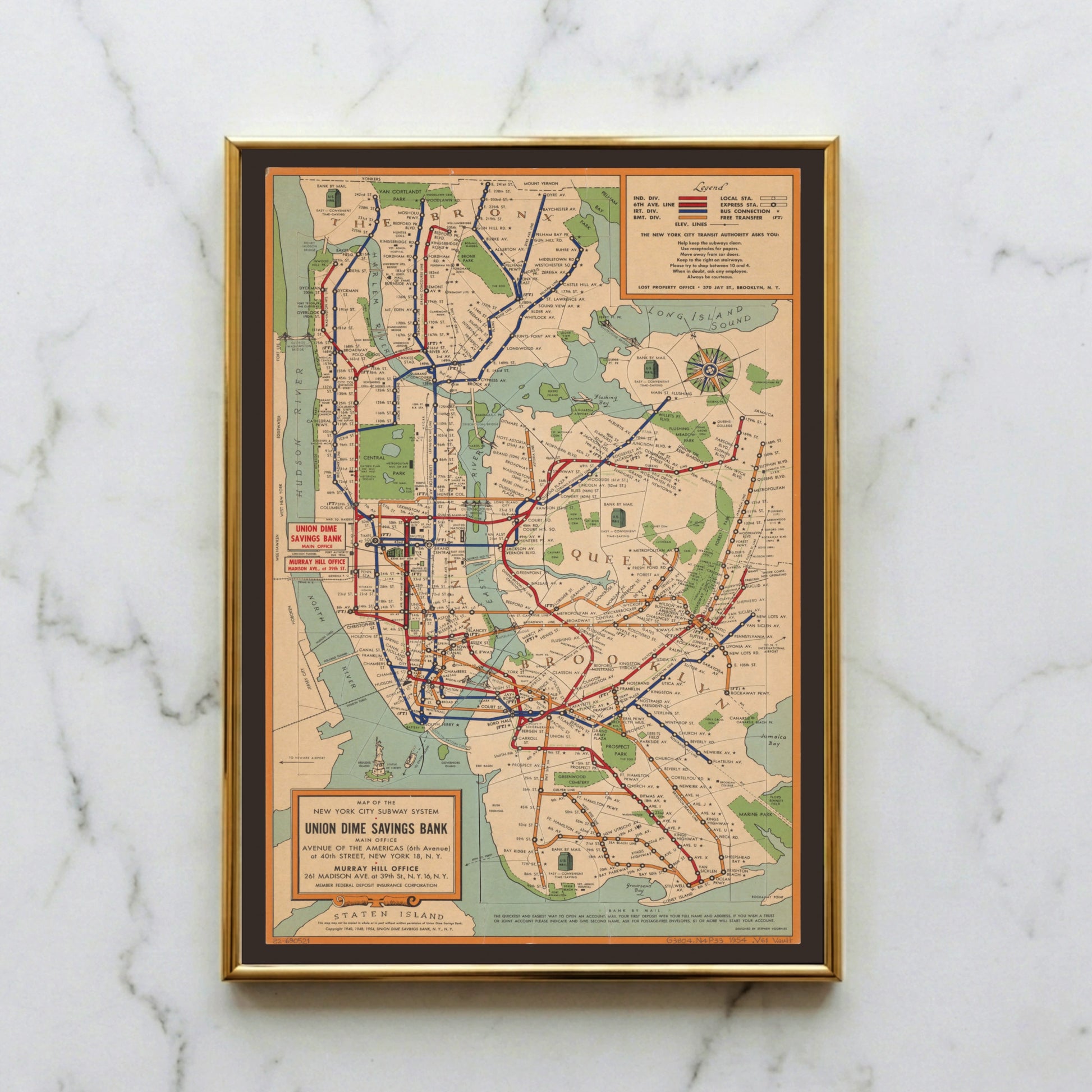 Vintage New York Subway Map von 1954 mit farbigen Linien für Manhattan, Brooklyn und Queens.