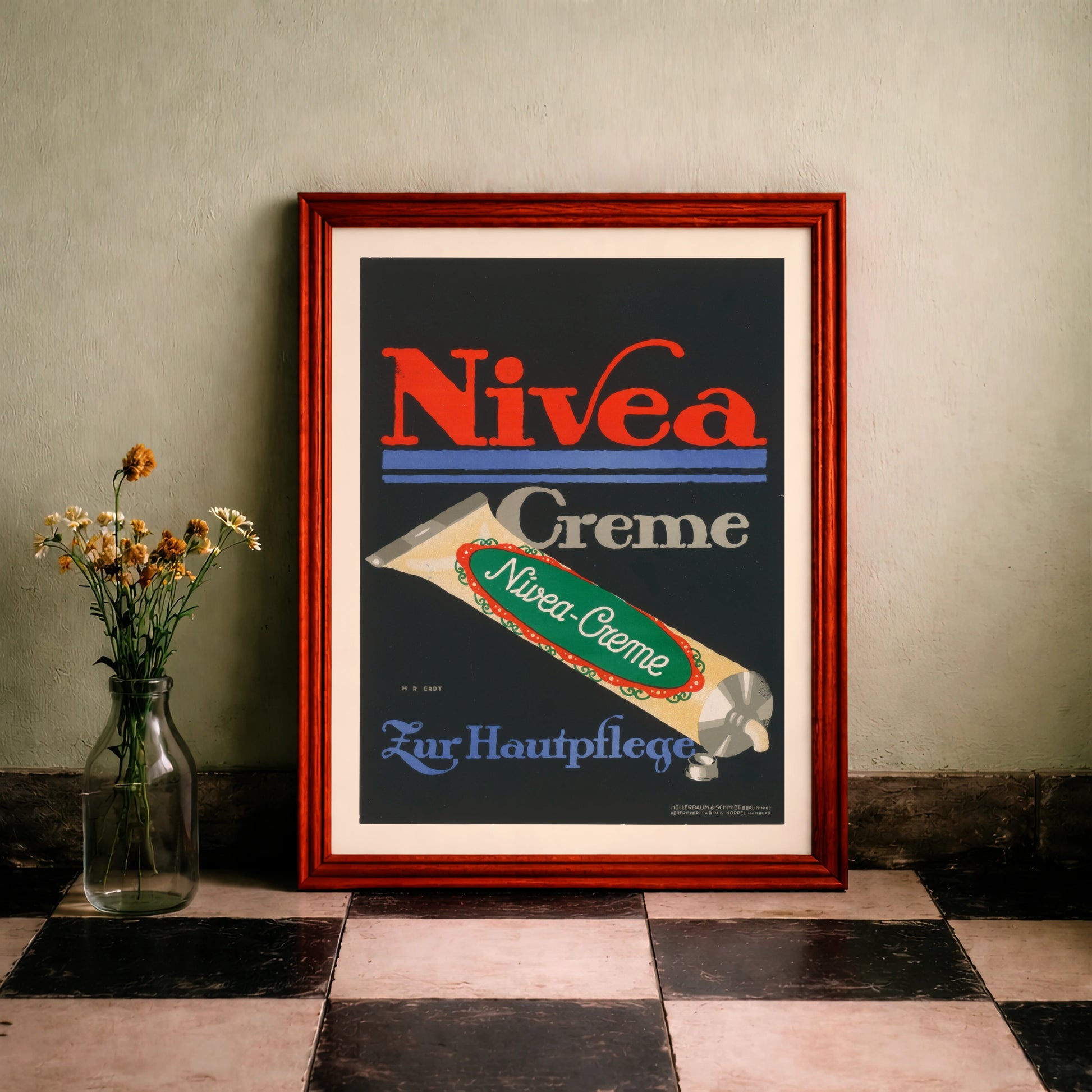 Nivea Creme Vintage Poster Entwurf von Hans Rudi Erdt um 1911 mit Cremetube auf schwarzem Grund.