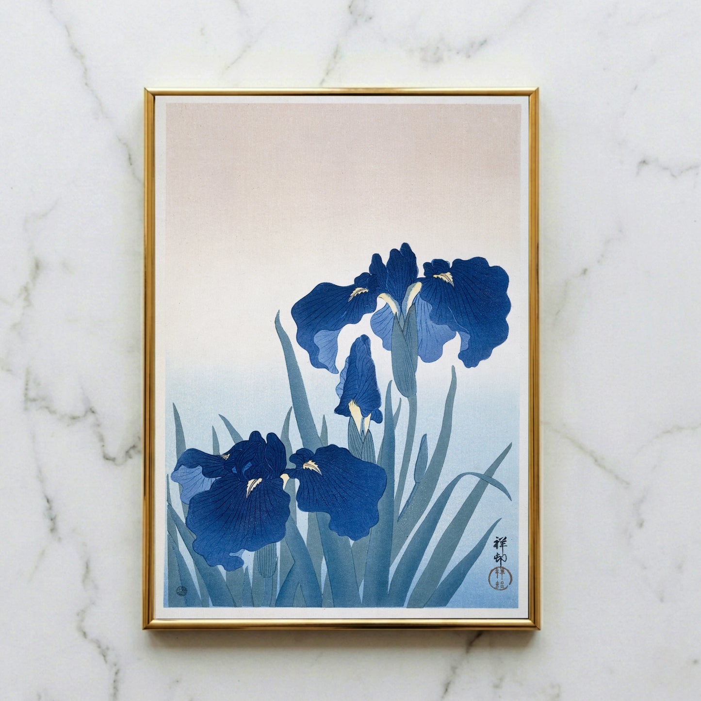 Blaue Schwertlilien als japanischer Holzschnitt von Ohara Koson