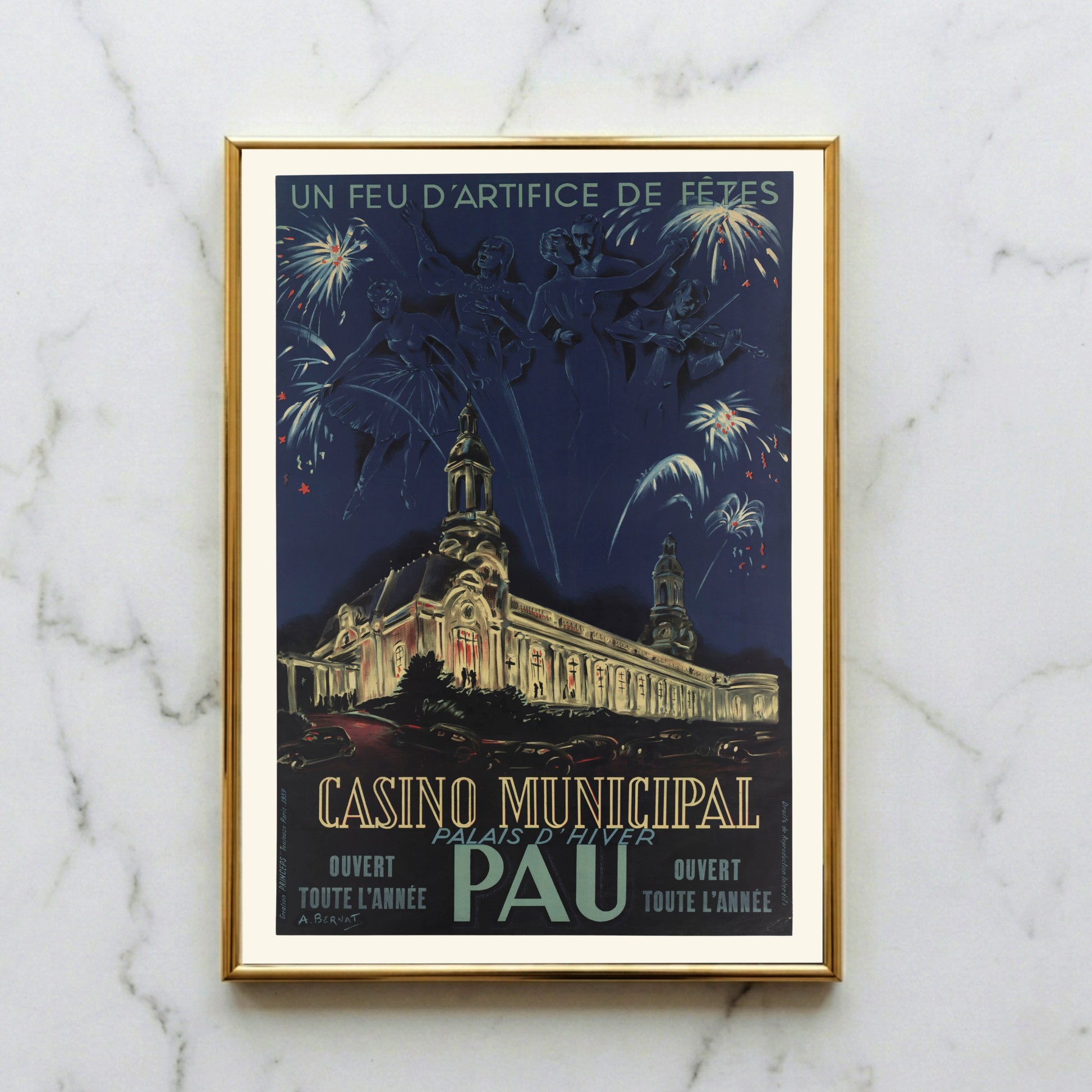 Vintage Plakat des Casino Municipal in Pau von 1939 mit Feuerwerk und Tanzpaaren am Nachthimmel.