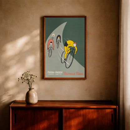 Minimalistisches Vintage-Poster eines Radrennens von 1955 mit vier bunten Radfahrern in einer Kurve.