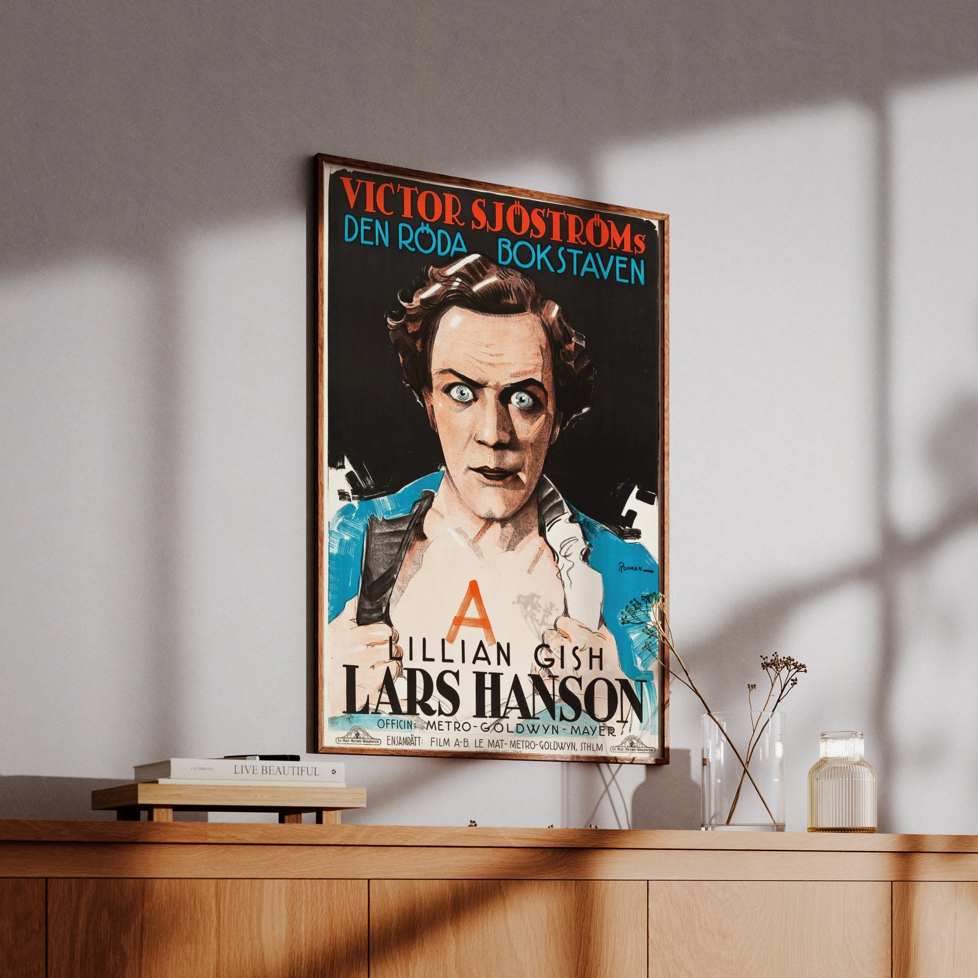 Vintage Kinoposter 'Den Röda Bokstaven' mit blauen Augen und dramatischer Typografie.