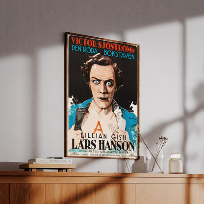 Vintage Kinoposter 'Den Röda Bokstaven' mit blauen Augen und dramatischer Typografie.