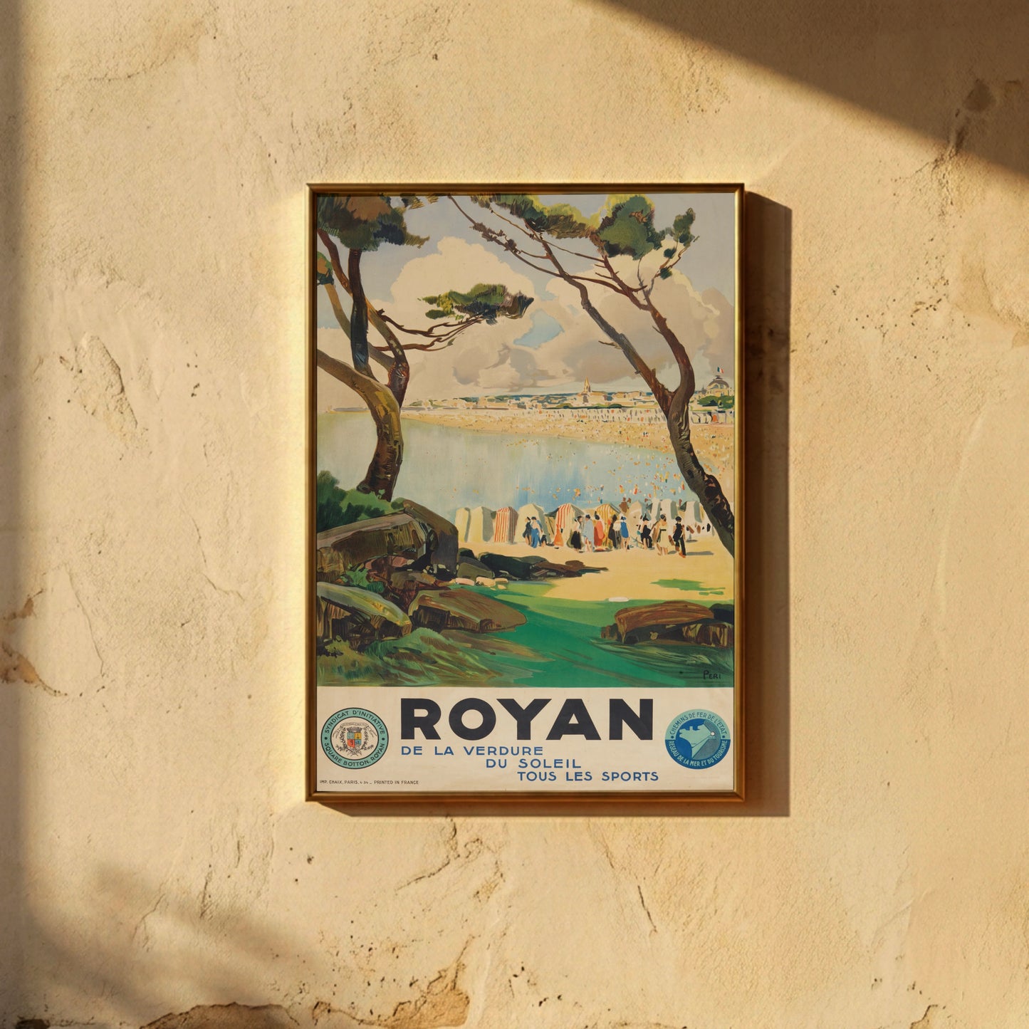 Lucien Peri Kunstplakat Royan 1934 mit Fokus auf Pinienbäume und Sommertag am Meer.