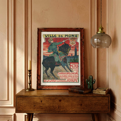 Jugendstil-Plakat mit Darstellung eines Reiters mit Säbel und der Stadtansicht von Mons.