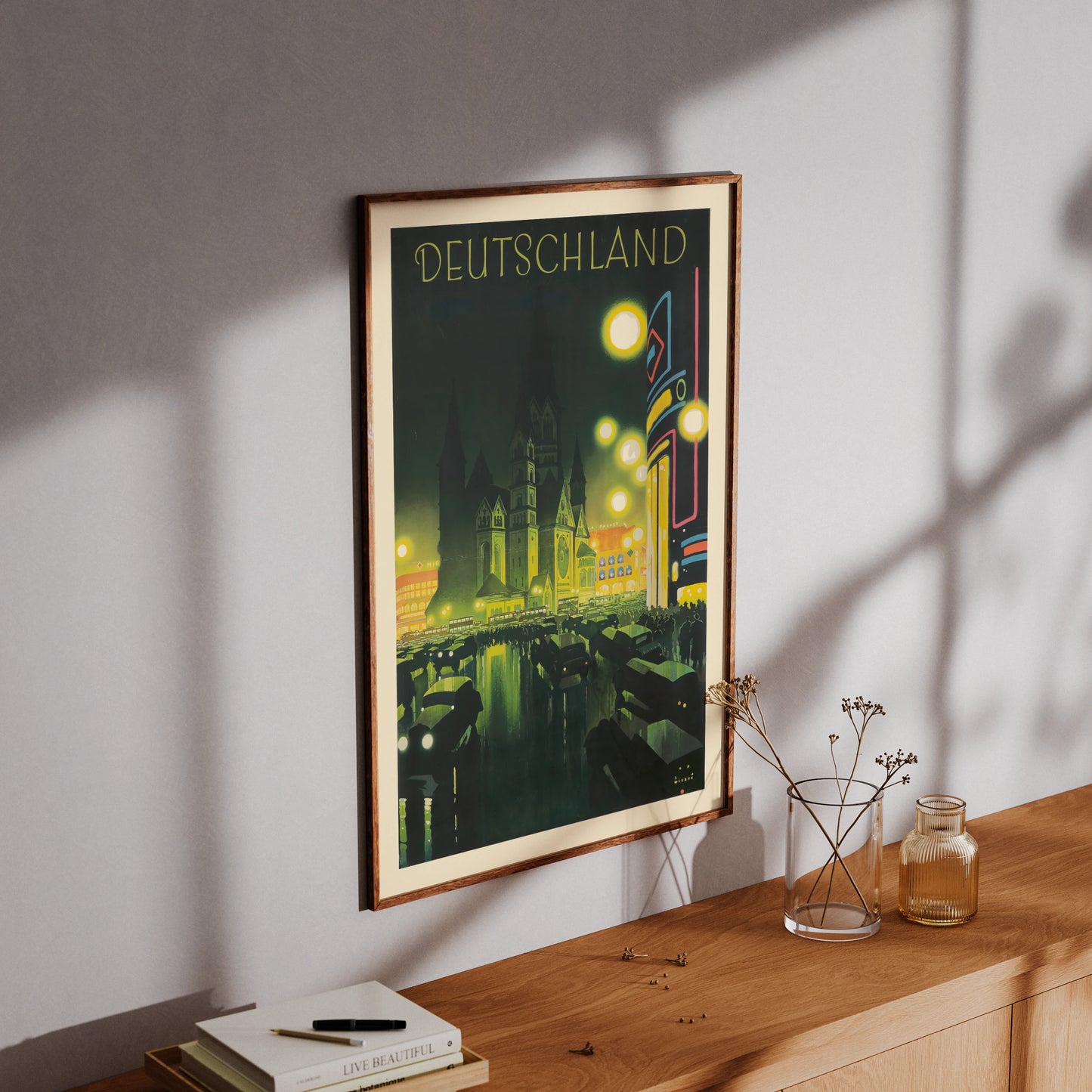 Historisches Reiseplakat Deutschland zeigt die Kaiser-Wilhelm-Gedächtniskirche bei Nacht.