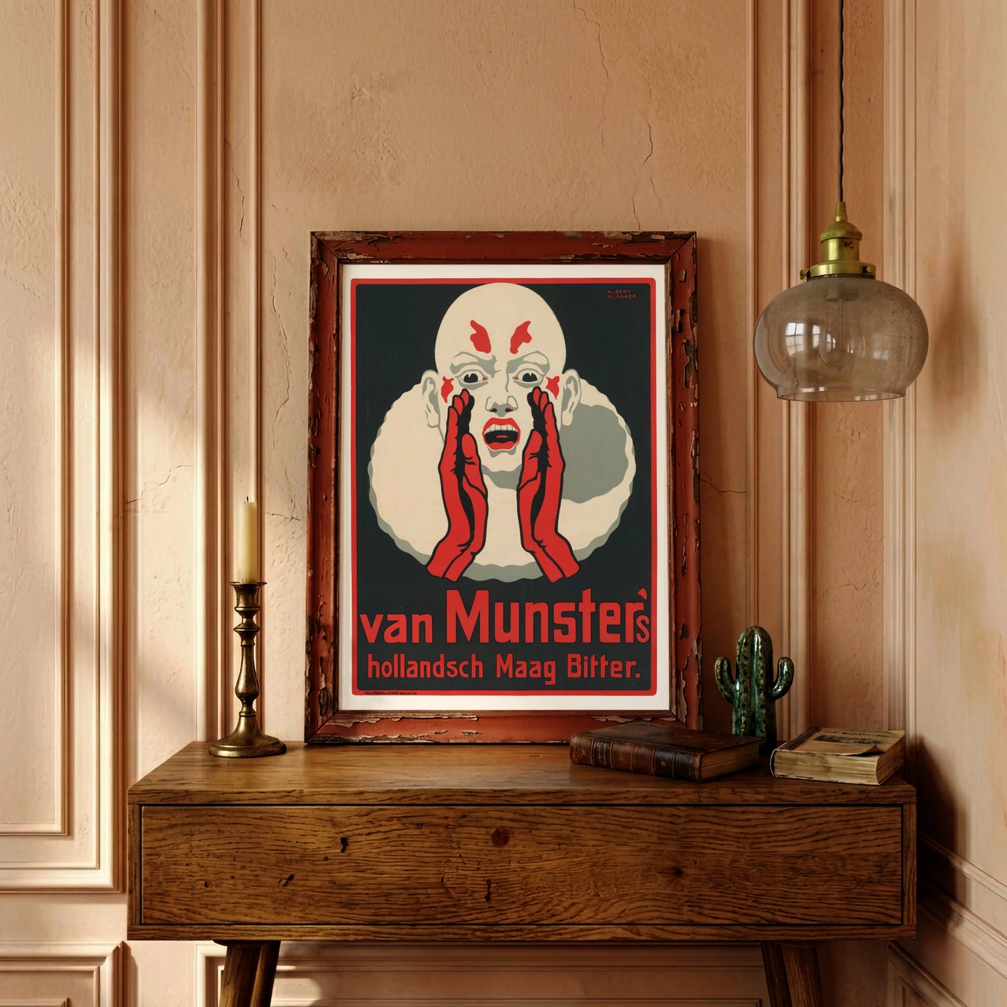 Nahaufnahme eines historischen Werbeplakats mit roter Typografie und markantem Gesichts-Motiv.