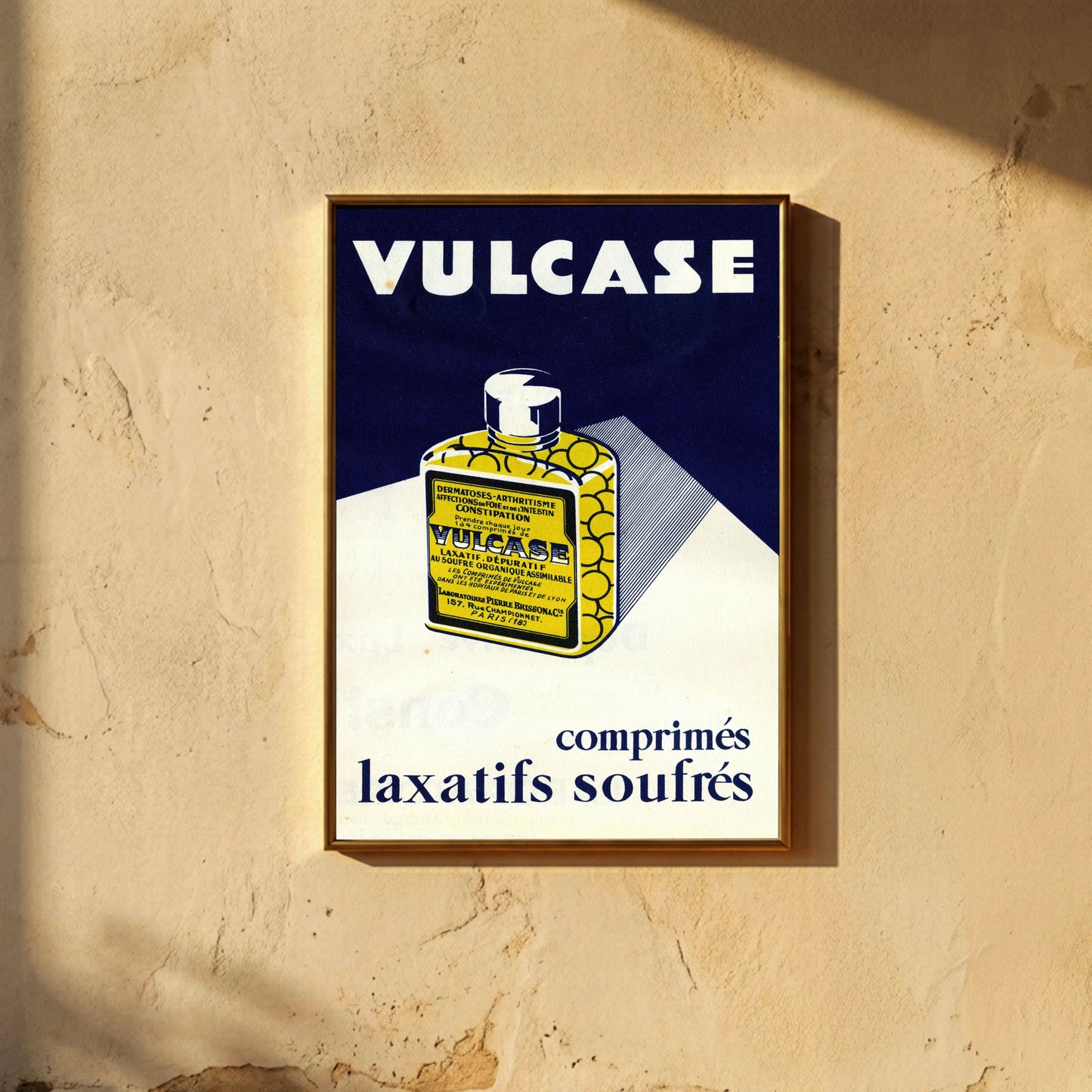 Vintage Werbegrafik für Vulcase Tabletten mit gelber Flasche auf blauem Grund.