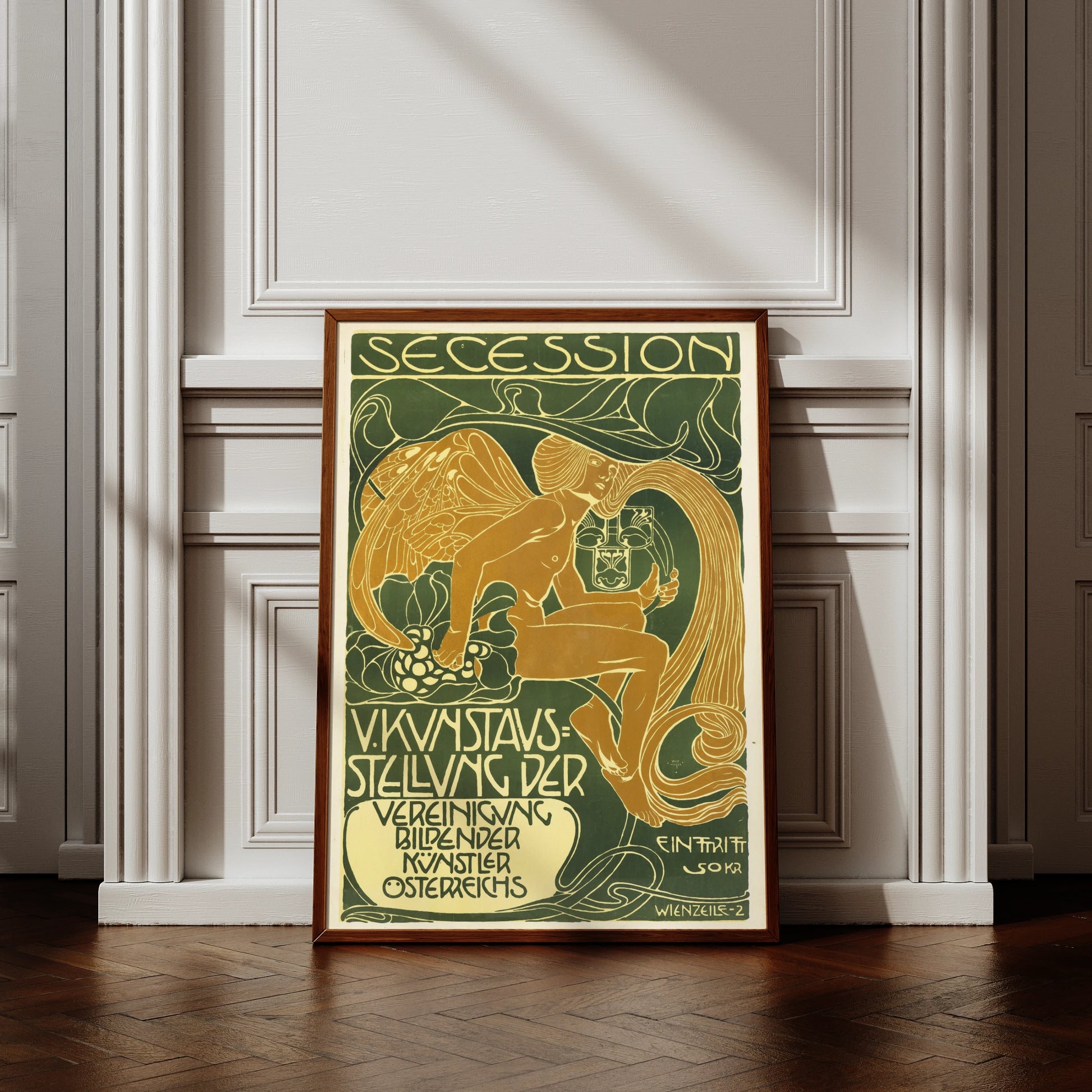 Österreichischer Jugendstil Kunstdruck mit einer geflügelten Gestalt und fließenden Haaren.